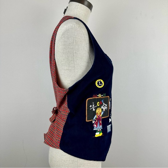 Vintage Teacher Vest Size Medium Red Blue Plaid Button Up Patch Embroidered 90s - Picture 4 of 6